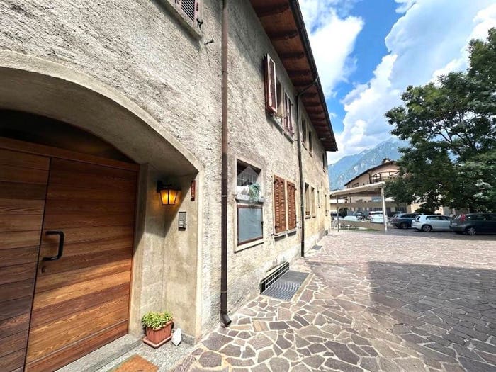 Appartamento trilocale in vendita in Via Stelvio, Centro, Sondalo