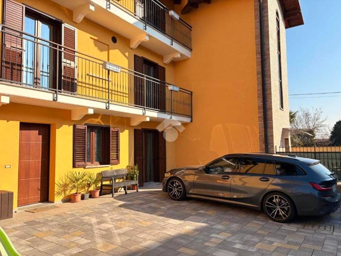 Casa quadrilocale in vendita in Via Giosuè Carducci, Centro, Ferno