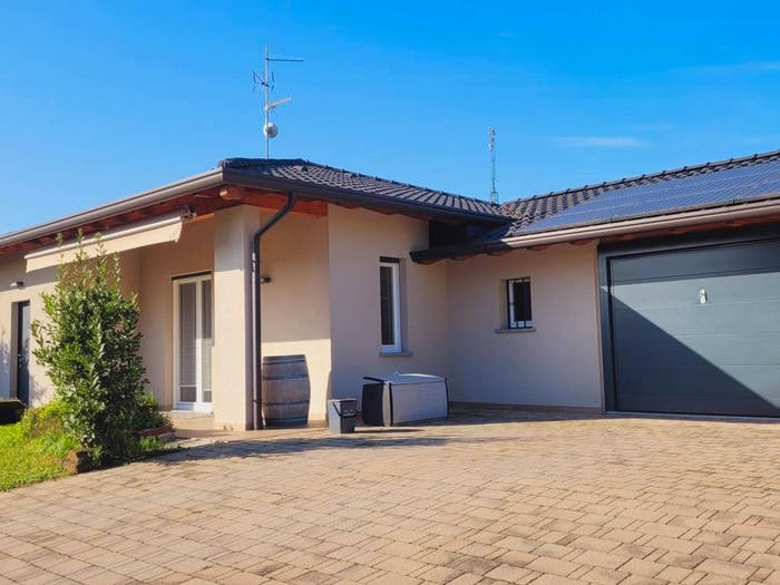 Casa trilocale in vendita in Via Bassone, Rovate, Carnago