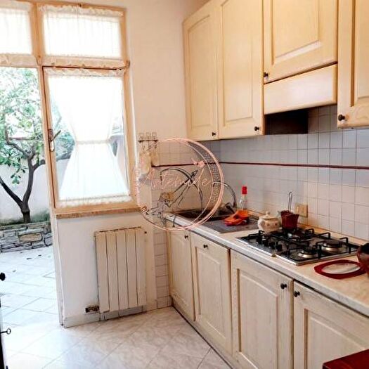 Casa con 6 locali in vendita in Via Fratelli Cairoli, Centro, Viareggio