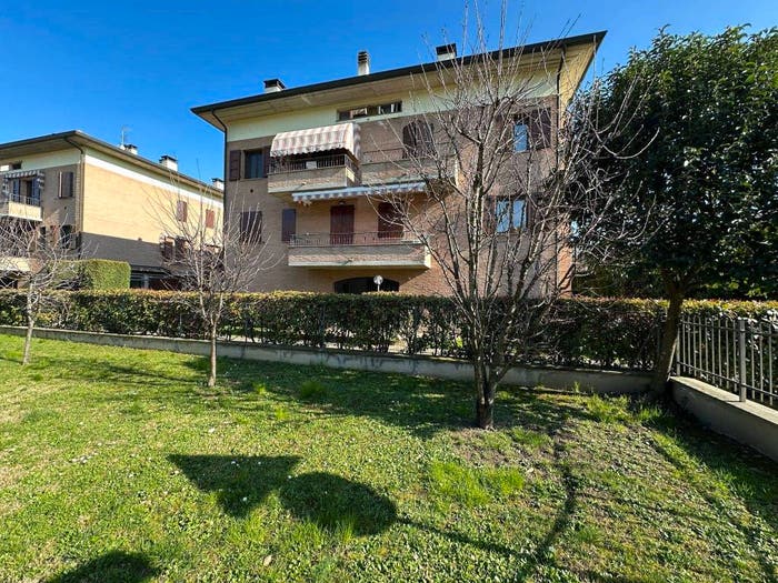 Appartamento con 5 locali in vendita in Via Maggio, Castellarano