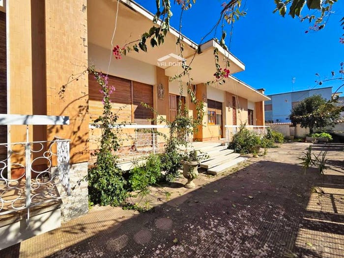 Casa con 6 locali in vendita in Via Roma, Bagnolo del Salento