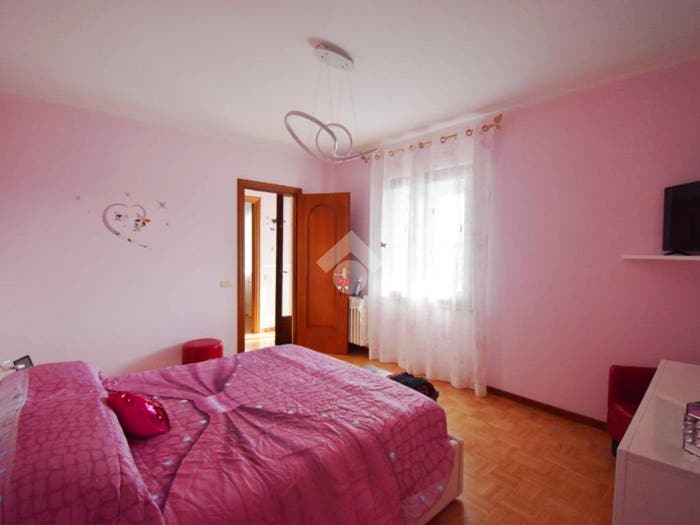 Casa con 5 locali in vendita in Via Ricca, Bollengo