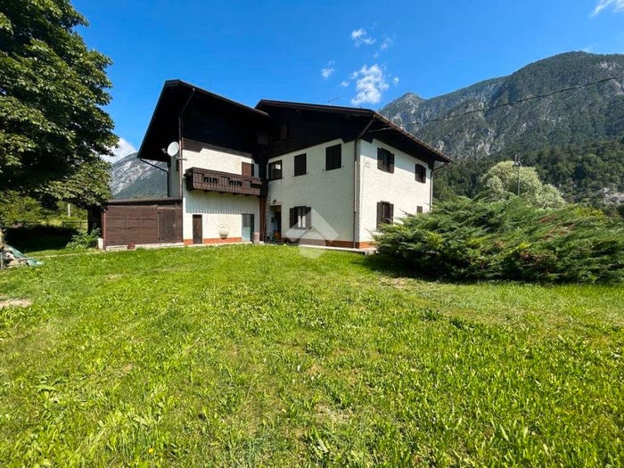Casa quadrilocale in vendita in Borgo Basso, Bagni Di Lusnizza, Malborghetto Valbruna