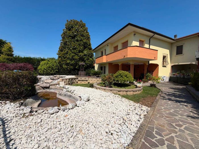 Casa con 6 locali in vendita in Via del Dosso, Fontanella Grazioli, Casalromano