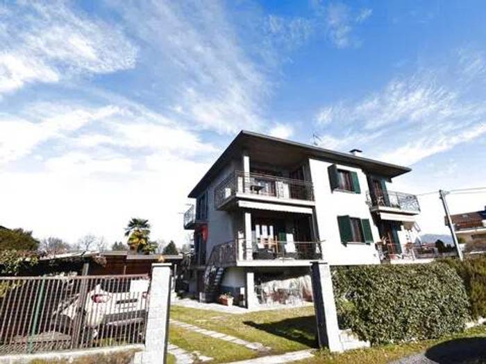 Casa con 6 locali in vendita in Via Armando Diaz, Centro, Brebbia