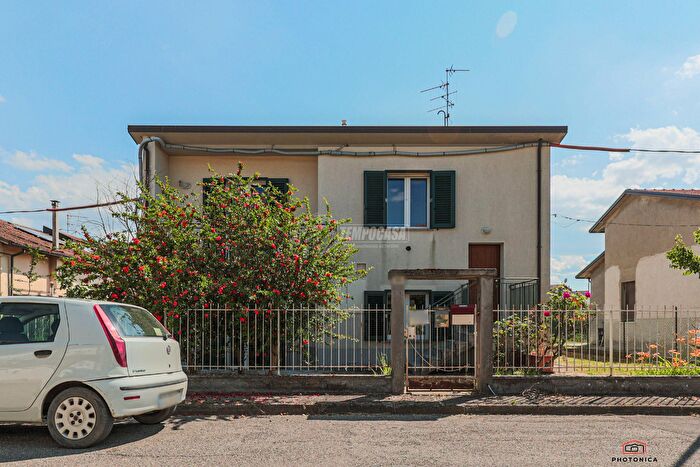 Casa con 8 locali in vendita in Forli'