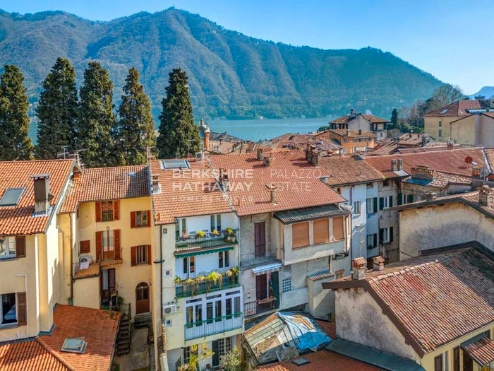 Casa con 6 locali in vendita in Via Regina, Cernobbio