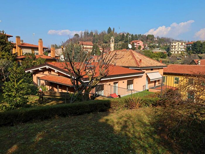 Appartamento con 6 locali in vendita in Via Teresa Prevosti, Centro, Sirtori