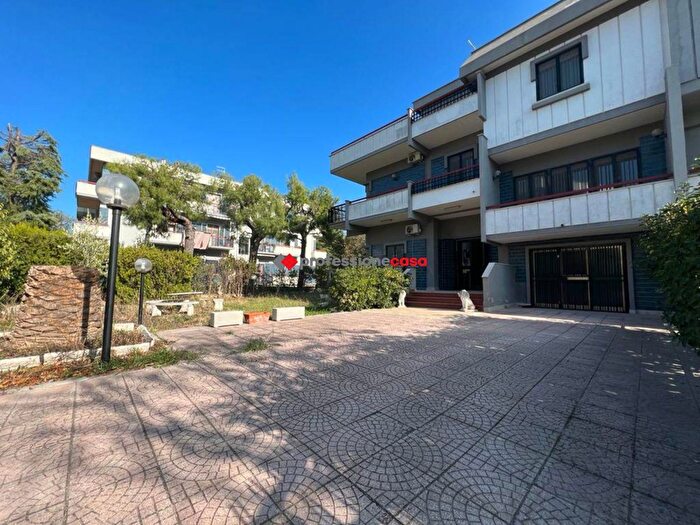 Casa con 8 locali in vendita in Via Michele Menichella, Foggia
