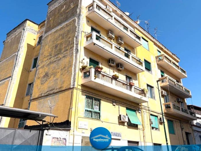 Appartamento trilocale in vendita in Via Filippo Maria Briganti, Capodichino, Napoli