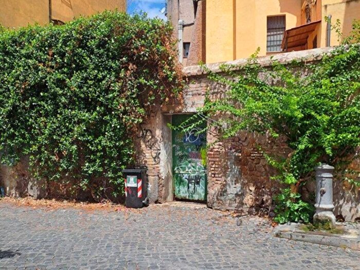 Casa monolocale in vendita in Vicolo del Bologna, Trastevere, Roma