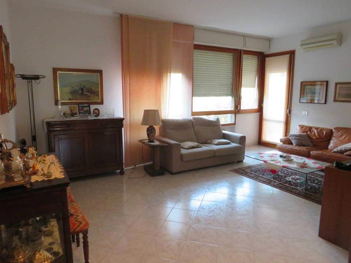 Appartamento con 5 locali in vendita in Calzabigi, Livorno