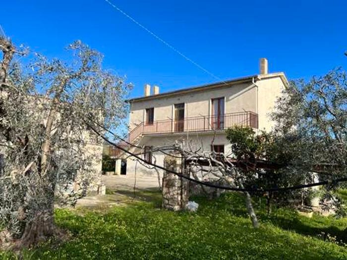 Casa con 6 locali in vendita in Contrada San Nicola SNC, Rocca Imperiale