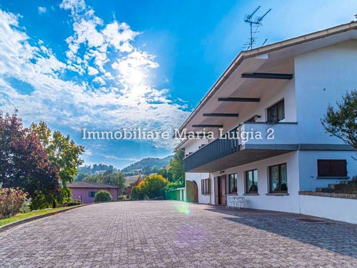 Casa con 6 locali in vendita in Strada Cozzano, Centro, Langhirano