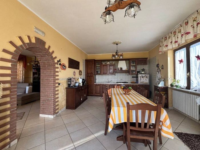 Appartamento con 5 locali in vendita in Via Ettore Perriello, Apice