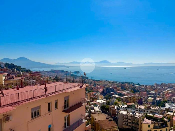 Appartamento con 6 locali in vendita in Via Kagoshima, Vomero, Napoli