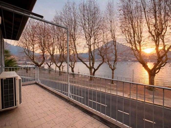 Appartamento trilocale in vendita in Via Pietro Nava, Lungolago, Lecco