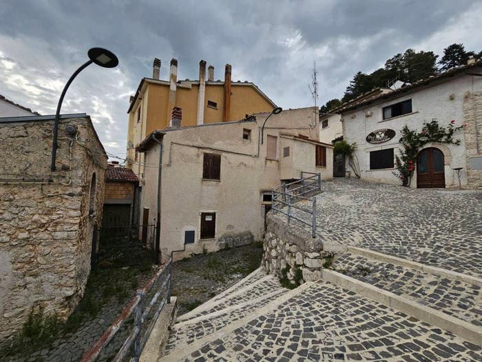 Casa trilocale in vendita in Via Sant'Angelo snc, Castel del Monte
