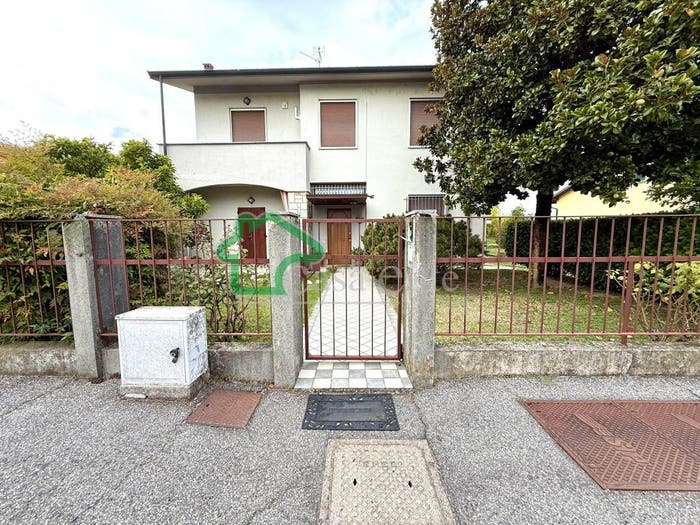 Casa con 6 locali in vendita in Via Enrico Berlinguer, Secugnago