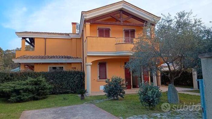 Casa con 5 locali in vendita in Castiadas