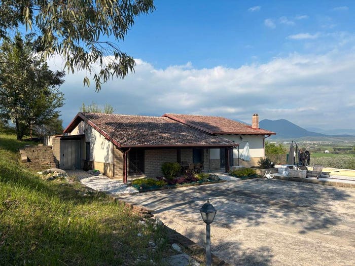 Casa con 5 locali in vendita in via Sottovia, Ruviano