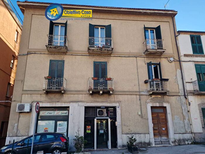 Appartamento con 6 locali in vendita in Viale Crucioli, Centro, Teramo