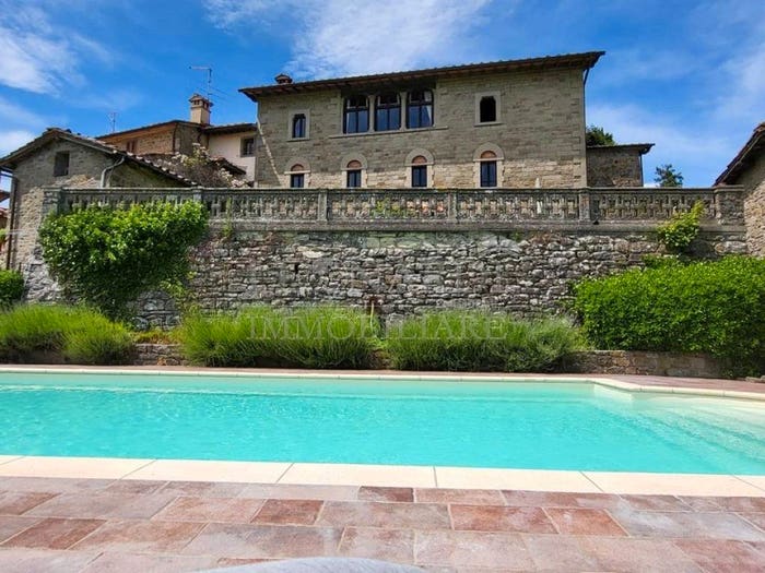 Casa con 6 locali in vendita in Caprese Michelangelo