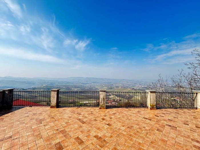 Casa con 6 locali in vendita in Diano d'Alba