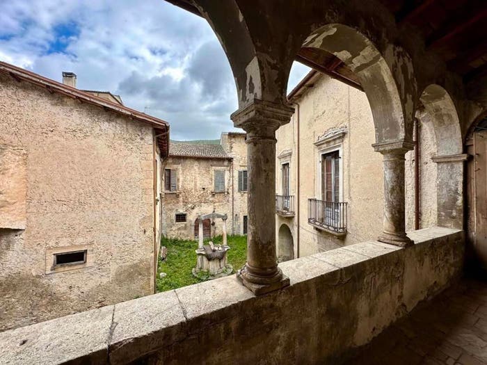 Casa con 5 locali in vendita in Piazza San Nicola snc, Molina Aterno