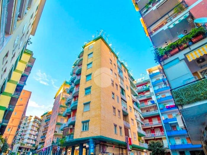 Appartamento trilocale in affitto in Via Giulio Palermo, Rione Alto, Napoli