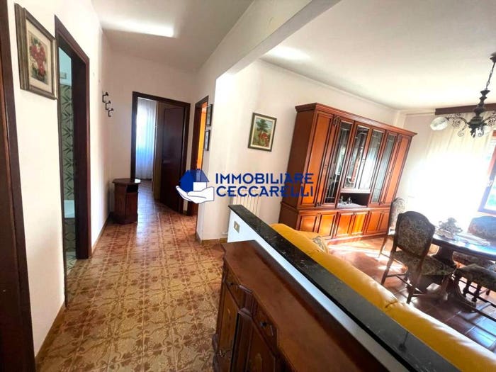 Appartamento trilocale in vendita in Via Magliano, Marina di Massa Centro, Massa