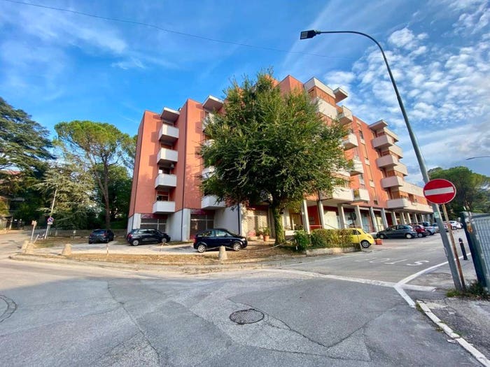 Appartamento con 6 locali in vendita in VIA FILIPPO TURATI, Centro, Fabriano