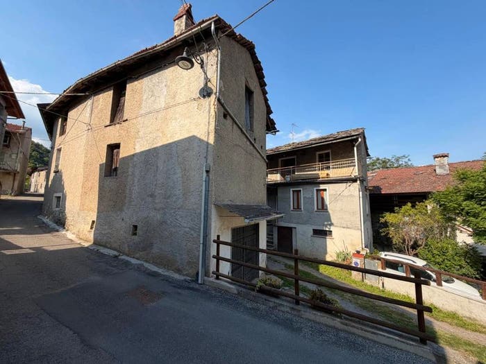 Casa con 6 locali in vendita in Via Castagneretto, Baratte, Villar Focchiardo