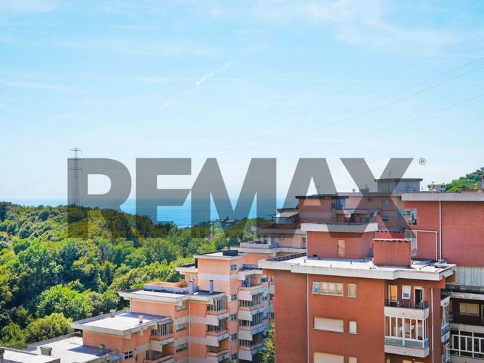 Appartamento trilocale in vendita in Via San Marino, Granarolo, Genova