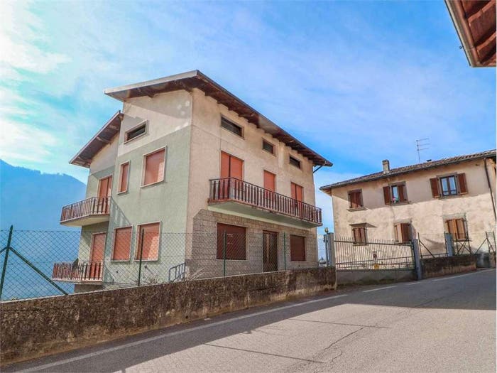 Casa con 6 locali in vendita in Via Locatelli, Cerete Alto, Cerete