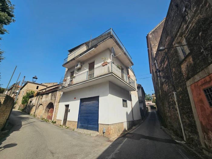 Casa trilocale in vendita in Via Castelluccio, Pignataro Maggiore