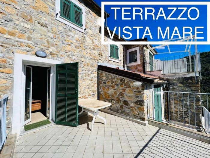 Appartamento trilocale in vendita in Via Besta, Diano San Pietro