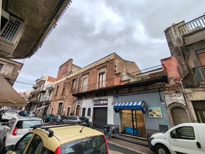 Casa con 6 locali in vendita in Via Virgillito, Paternò