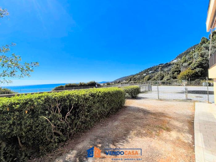 Appartamento trilocale in vendita in Via Aurelia, Finale Ligure