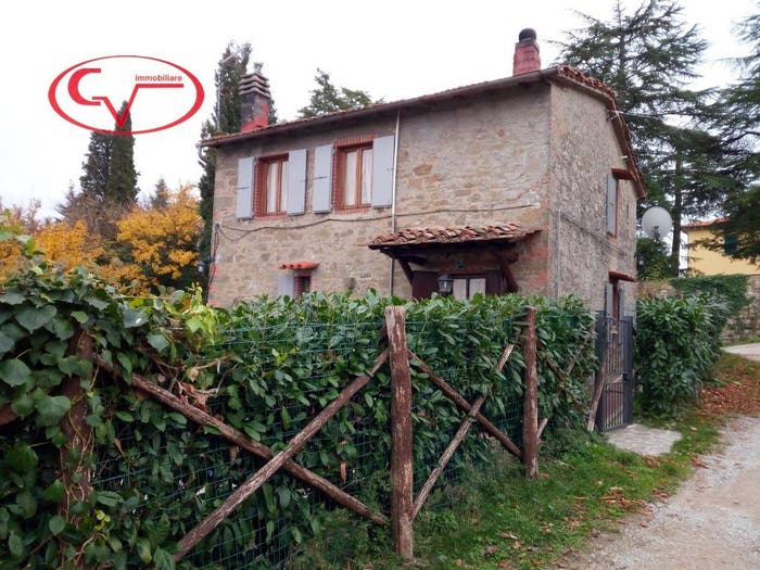 Casa quadrilocale in vendita in Strada Comunale di Cennina, Bucine