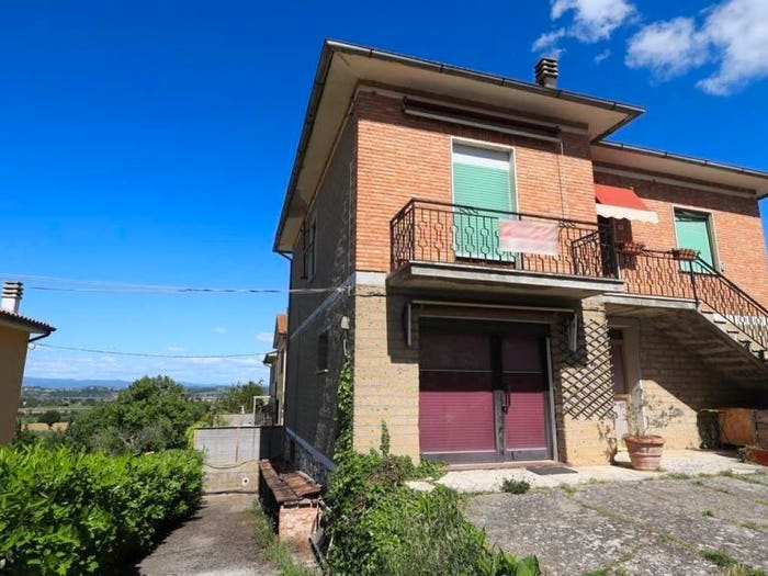 Casa con 6 locali in vendita in Via Del Buonviaggio, Acquaviva, Montepulciano
