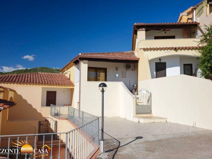 Casa quadrilocale in vendita in Via Giovanni Maria Angioj, Budoni