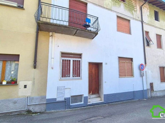 Casa quadrilocale in vendita in Via Roma, Fenegrò
