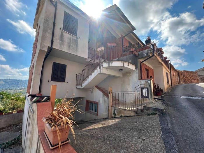 Casa con 6 locali in vendita in Contrada Zifronte, San Pier Niceto