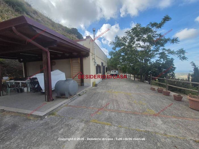 Casa trilocale in vendita in Via Monsignor Tommaso Papa, Pedemontana, Alcamo