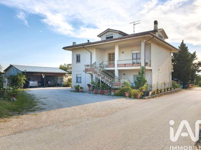 Casa con 6 locali in vendita in Via colle cerreto, Montegiorgio
