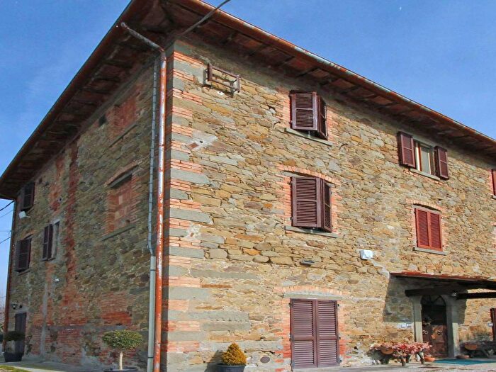 Casa con 6 locali in vendita in Via George Byron, Tuoro Sul Trasimeno