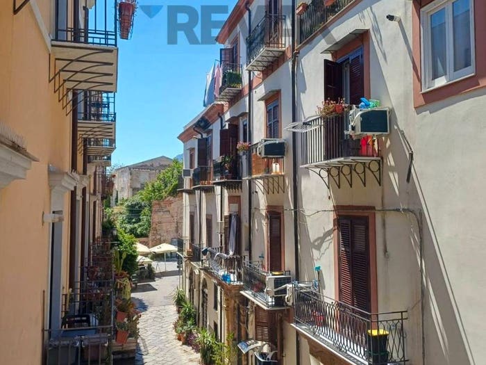 Appartamento quadrilocale in vendita in Via Della Vetriera, Kalsa, Palermo