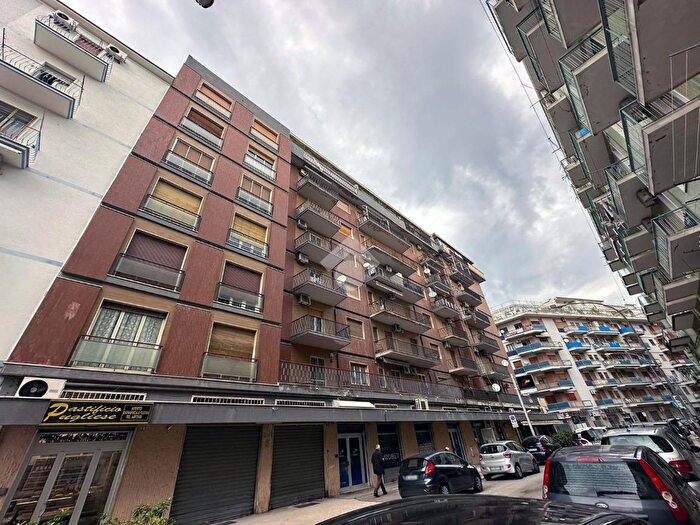 Appartamento quadrilocale in vendita in Via Emilio Perrone, Foggia